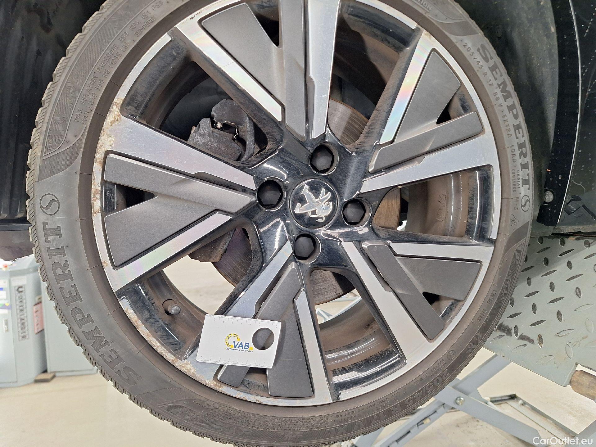  Peugeot  208 Peugeot,  '19, Peugeot  1.2 PureTech 100 MAN6 S&S ?6.3 Allure  #40