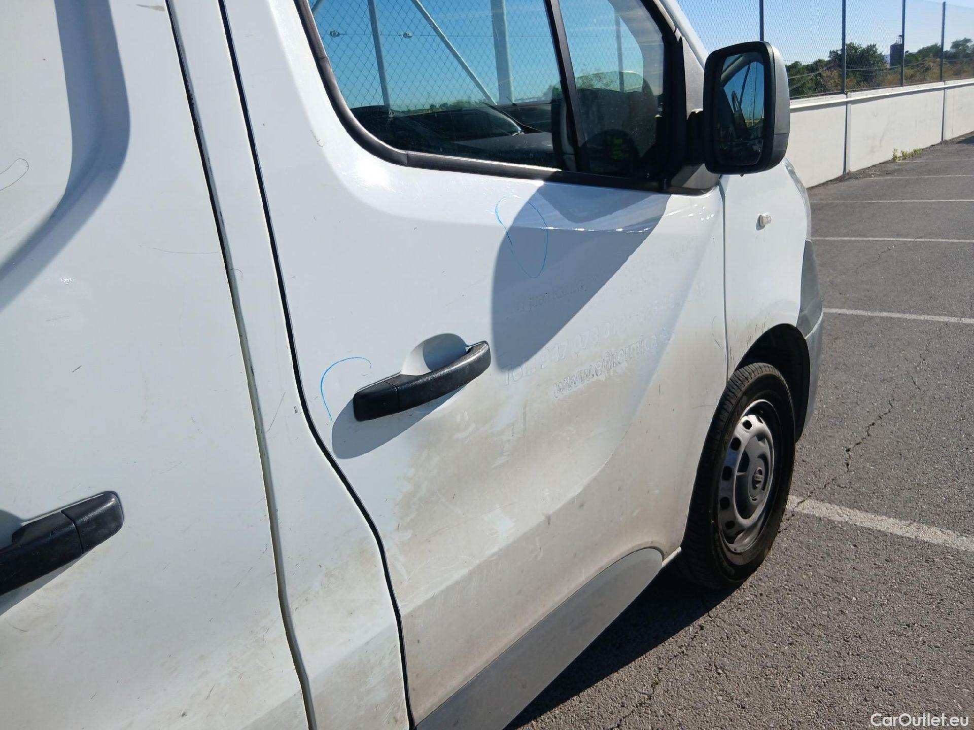  Nissan  NV300 NISSAN  / 2016 / 4P / furgón 1.6dCi 88kW (120CV) L1H1 1,2T PRO #34