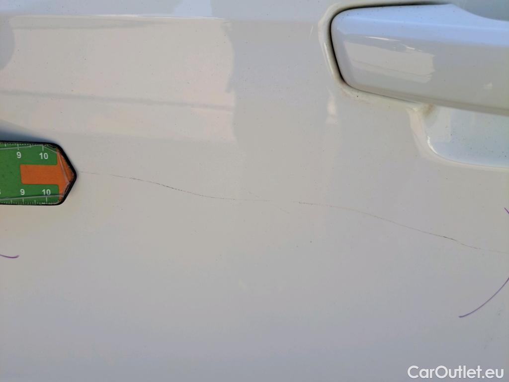  Audi  Q2 AUDI  / 2016 / 5P / todoterreno Design 30 TDI 85kW (116CV) #37
