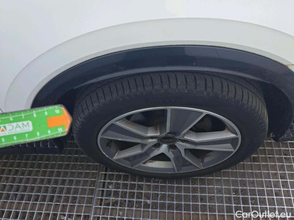  Audi  Q2 AUDI  / 2016 / 5P / todoterreno Design 30 TDI 85kW (116CV) #15