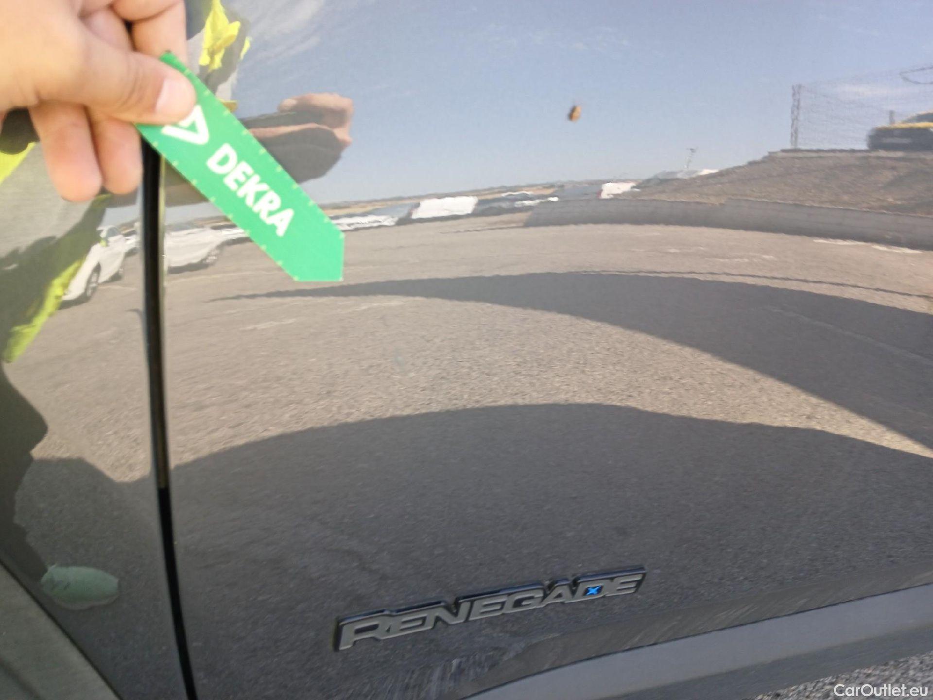  Jeep  Patriot JEEP Renegade / 2014 / 5P / todoterreno S 1.3 PHEV 177kW (240CV) AT AWD (AC) #23