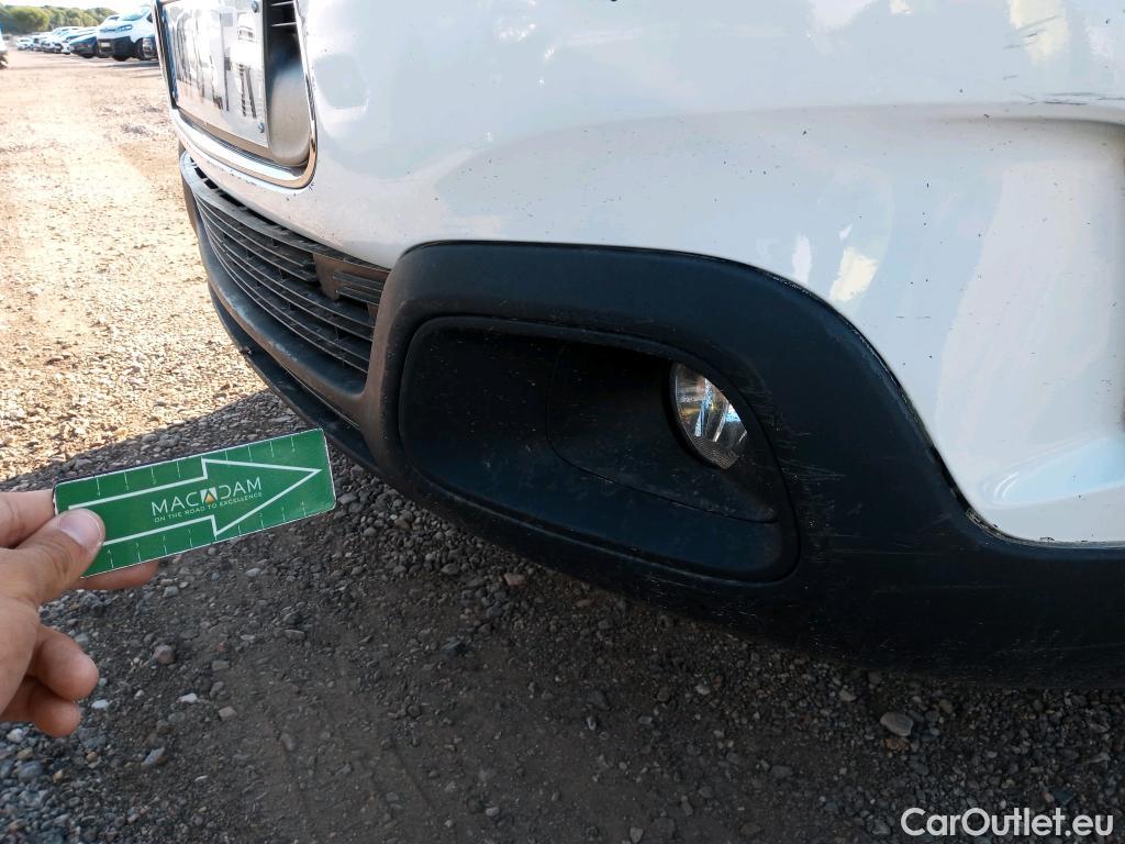  Citroen  C4 Cactus CITROEN  / 2018 / 5P / berlina con portón BlueHDi 100 S&S Feel #18