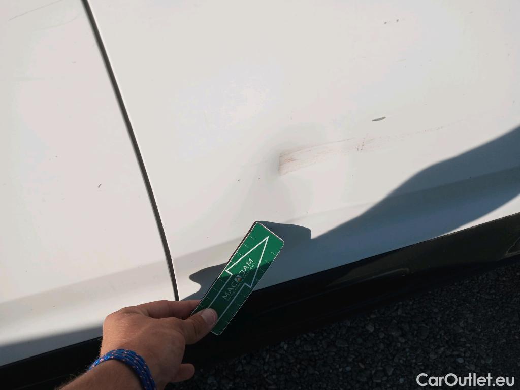  Citroen  C4 Cactus CITROEN  / 2018 / 5P / berlina con portón BlueHDi 100 S&S Feel #9