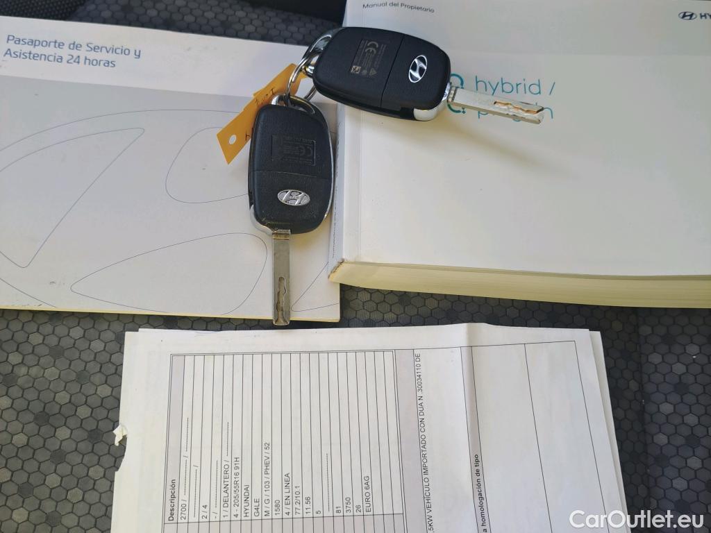  Hyundai   Ioniq HYUNDAI / 2016 / 5P / berlina con portón 1.6 GDI PHEV Klass DCT #12