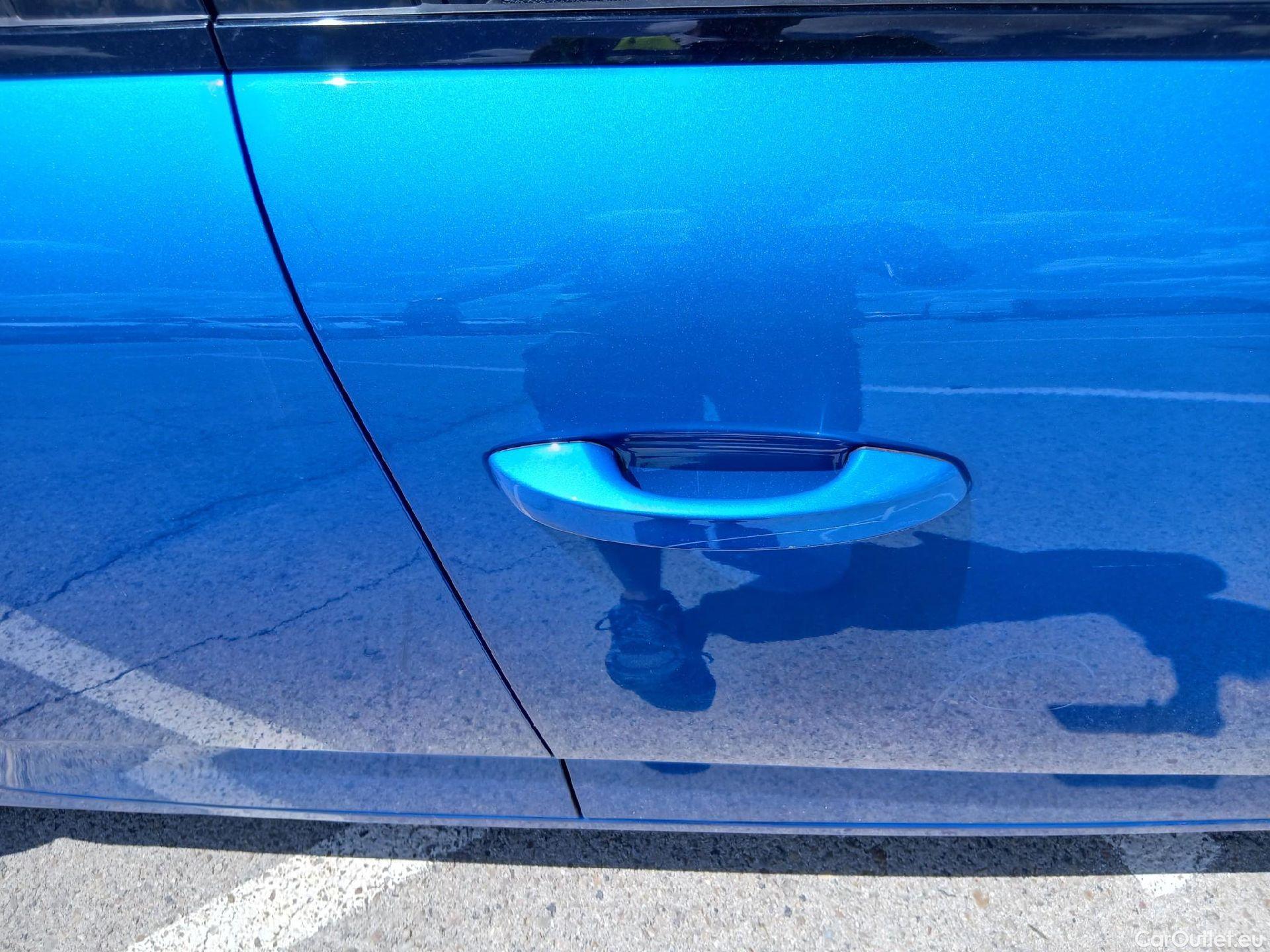  Peugeot  308 PEUGEOT  / 2021 / 5P / berlina con portón 5P Allure Pack BlueHDi 130 S&S MAN #27