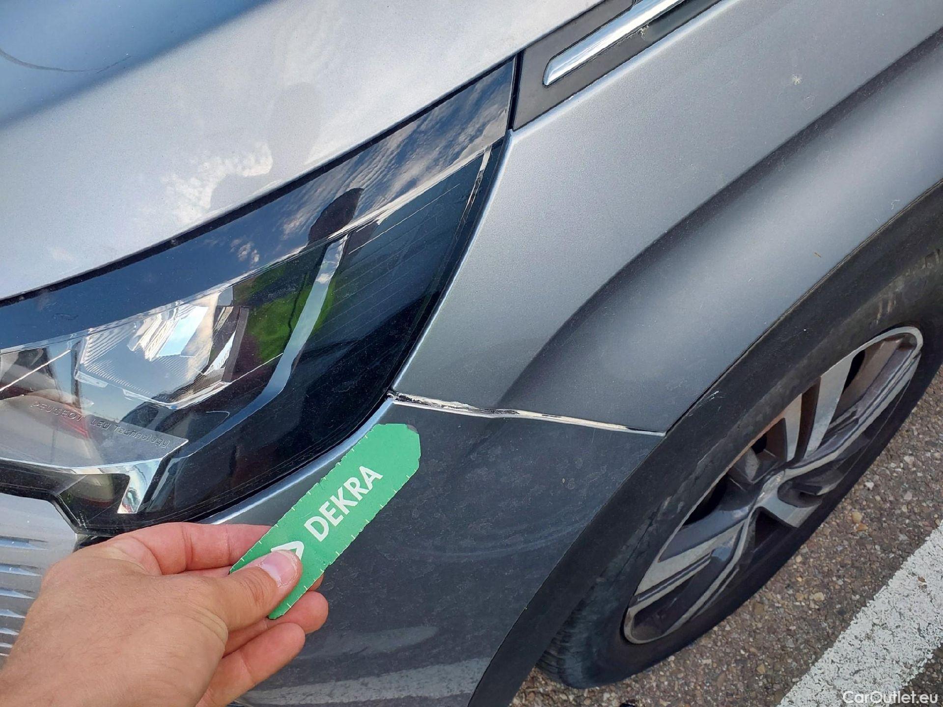  Peugeot  3008 PEUGEOT  Hybrid / 2020 / 5P / todoterreno 225 e-EAT8 Allure Pack #3