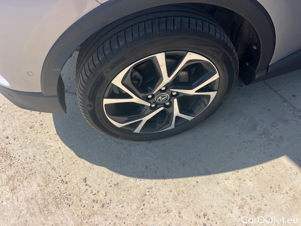  Toyota  C-HR TOYOTA  / 2016 / 5P / todoterreno 1.8 125H Advance (CX) #13