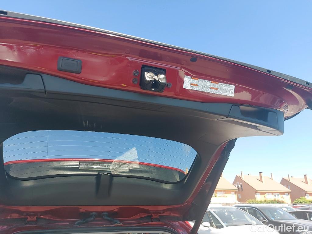  Toyota  RAV4 TOYOTA  / 2018 / 5P / todoterreno 2.5l 220H Luxury #3