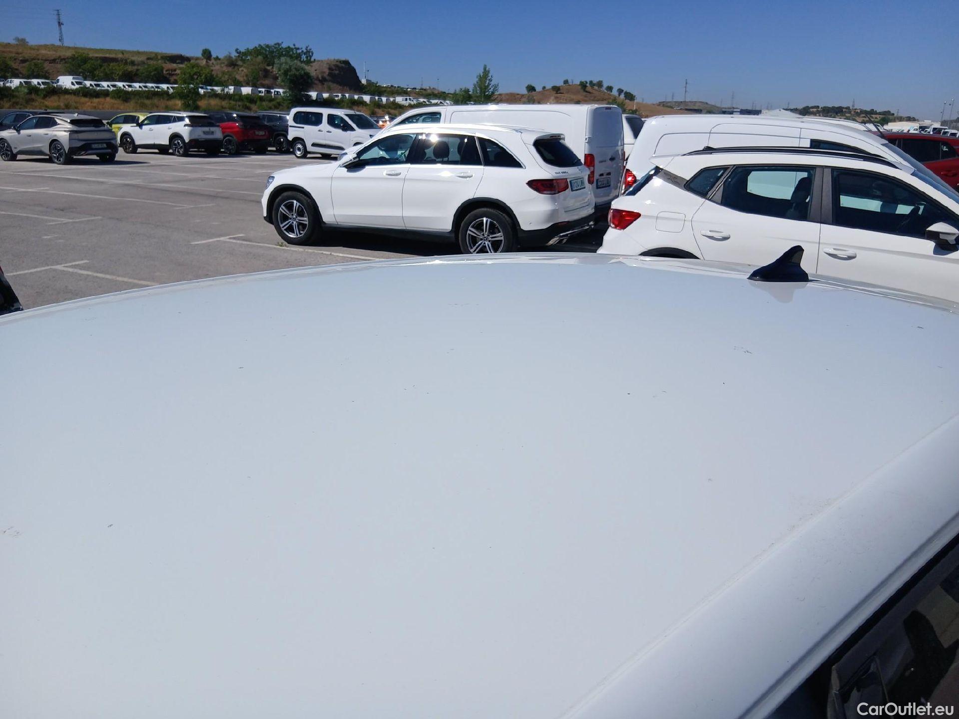  Volkswagen  Golf  VOLKSWAGEN / 2020 / 5P / berlina con portón Life 1.0 eTSI 81kW (110CV) DSG #16