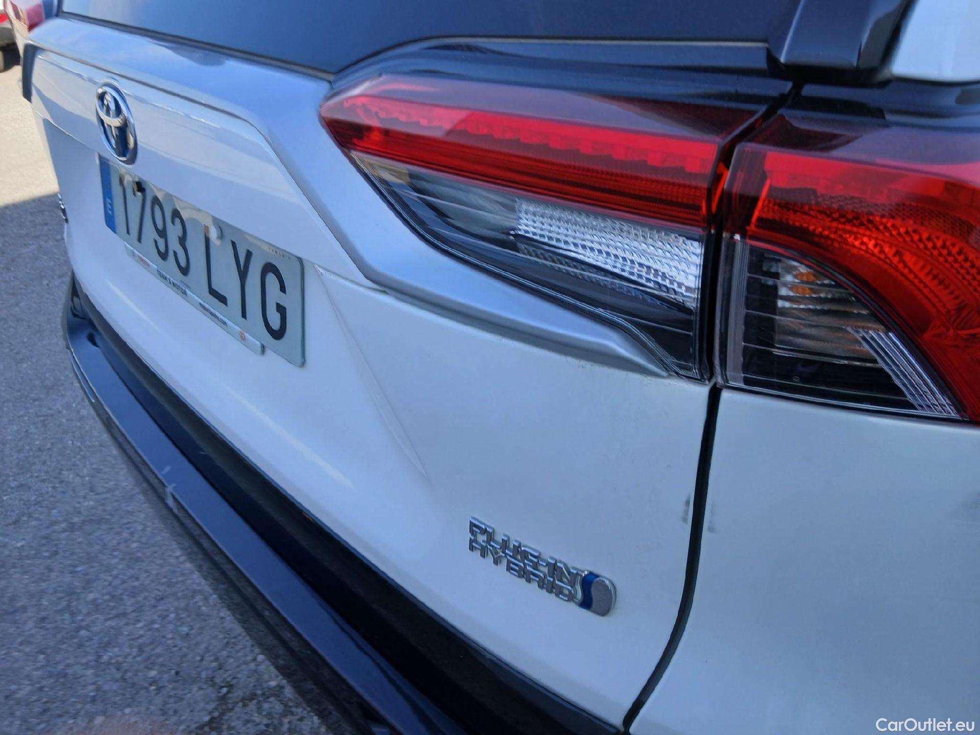  Toyota  RAV4 TOYOTA  / 2018 / 5P / todoterreno 2.5l PLUG-IN 300PH (e-CVT) Advance #28
