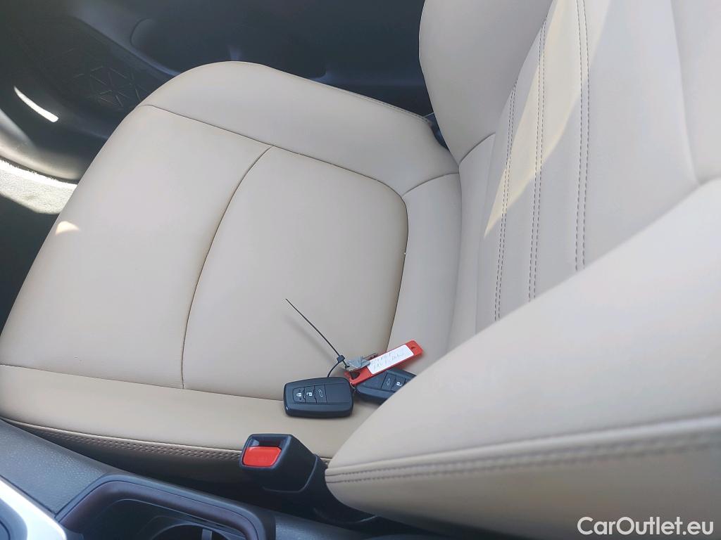  Toyota  RAV4 TOYOTA  / 2018 / 5P / todoterreno 2.5l 220H Luxury #6