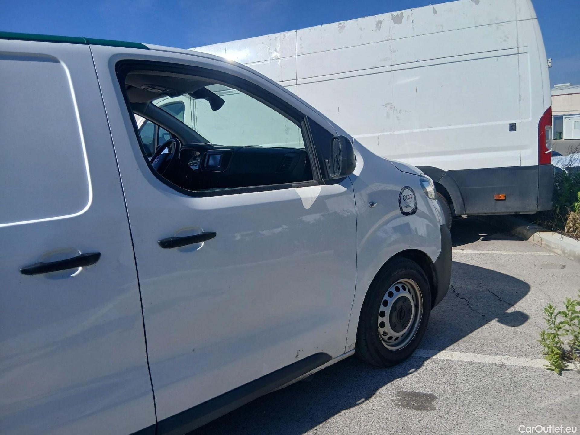  Opel  Vivaro OPEL -e / 2019 / 4P / furgón BEV 330 Select L Std #31