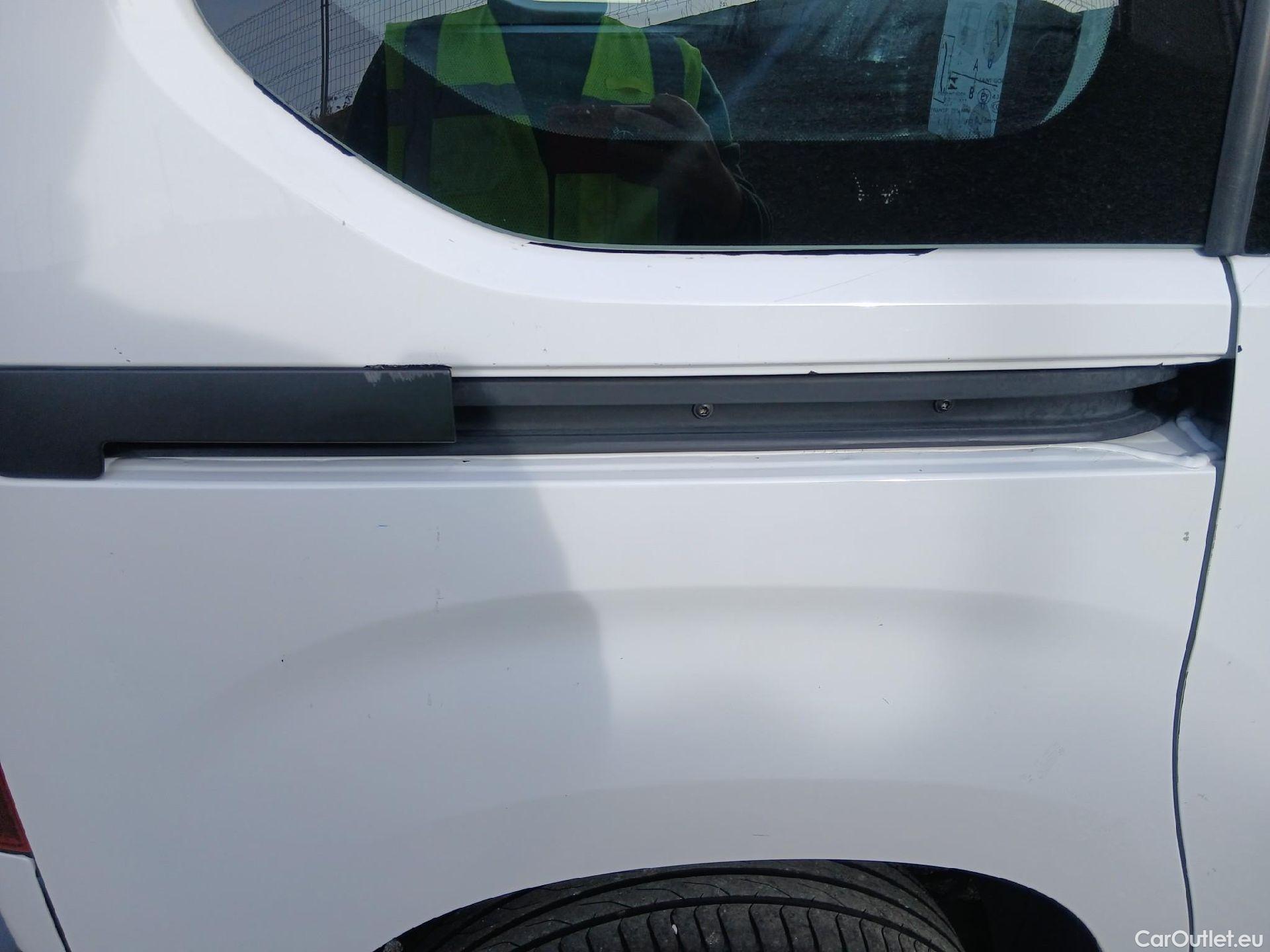  Citroen  Berlingo CITROEN  / 2018 / 4P / combi Talla M BlueHDi 100 S&S LIVE PACK BUSINE (AC) #21