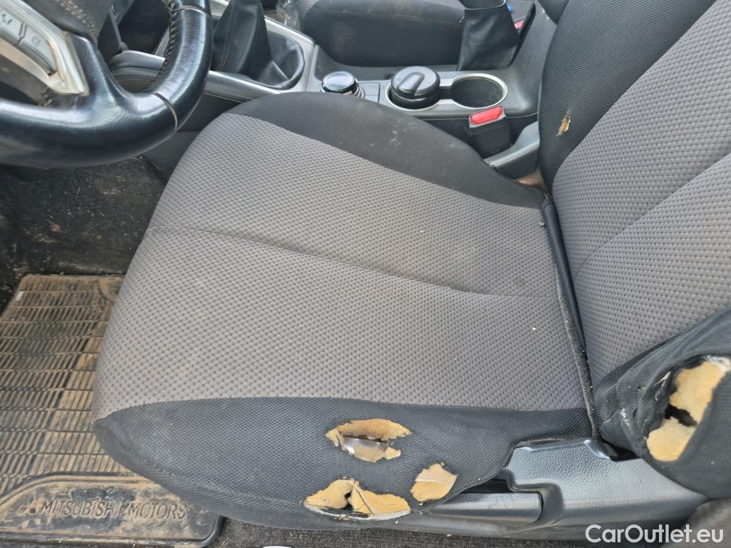  Mitsubishi  L200 MITSUBISHI  / 2019 / 4P / pickup C/C 220 DI-D M-Pro #17