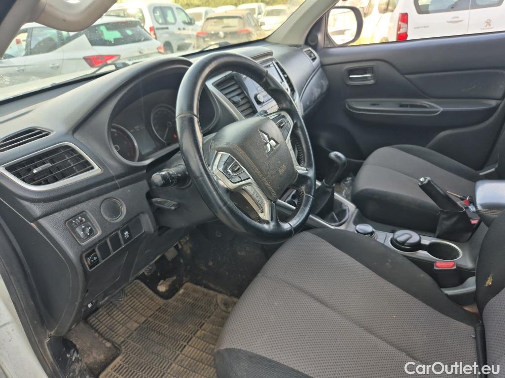  Mitsubishi  L200 MITSUBISHI  / 2019 / 4P / pickup C/C 220 DI-D M-Pro #70