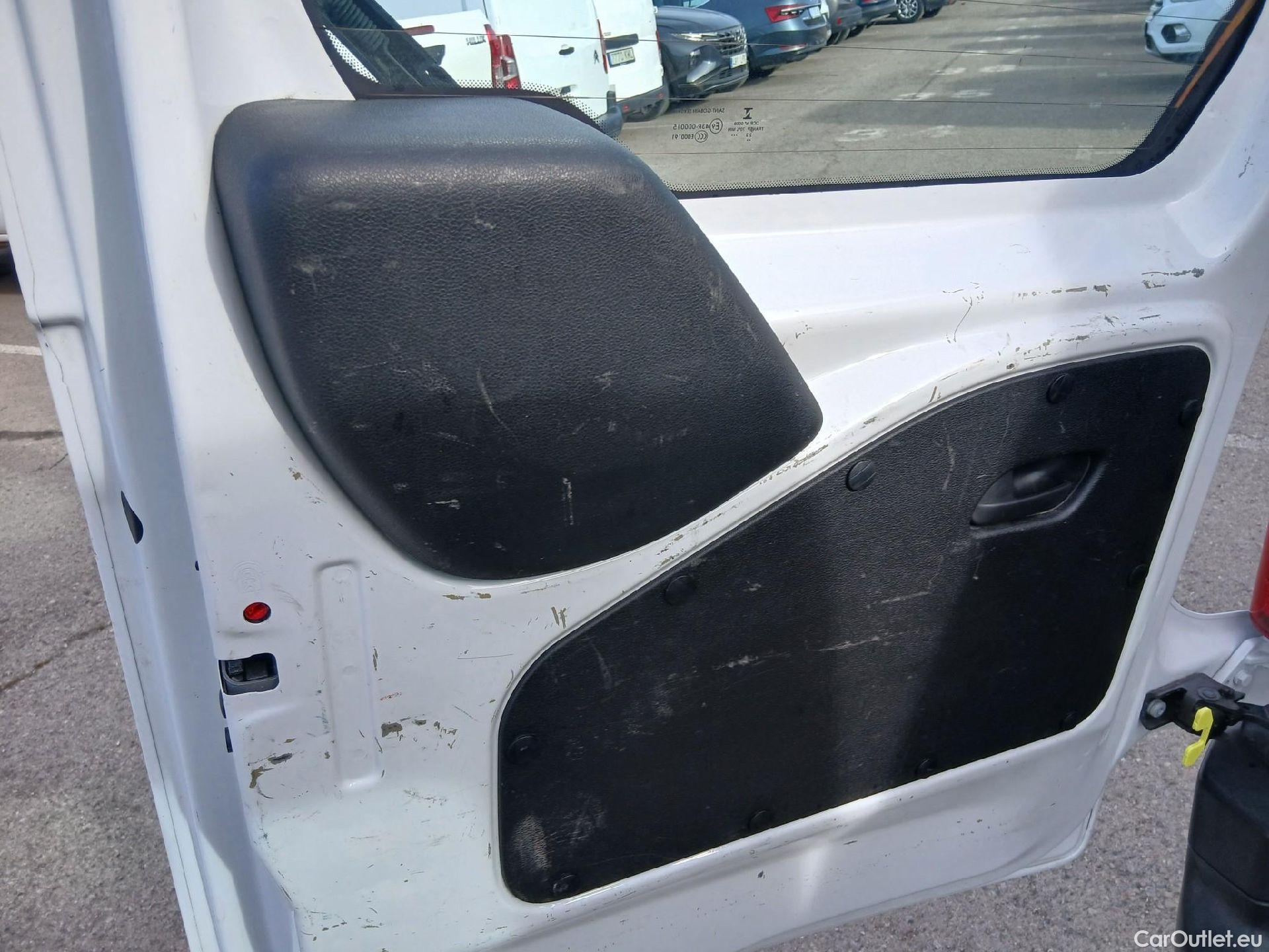  Citroen  Berlingo CITROEN  / 2018 / 4P / combi Talla M BlueHDi 100 S&S LIVE PACK BUSINE (AC) #43