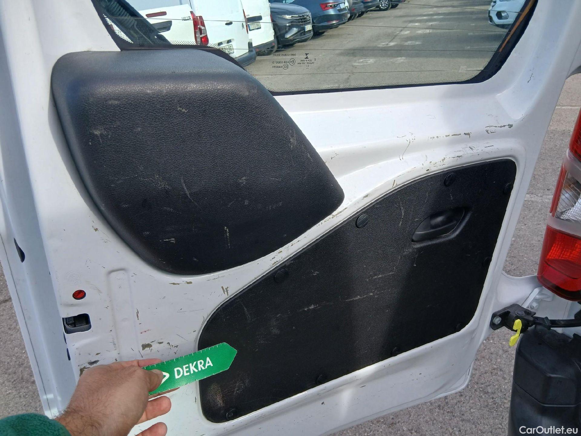  Citroen  Berlingo CITROEN  / 2018 / 4P / combi Talla M BlueHDi 100 S&S LIVE PACK BUSINE (AC) #44