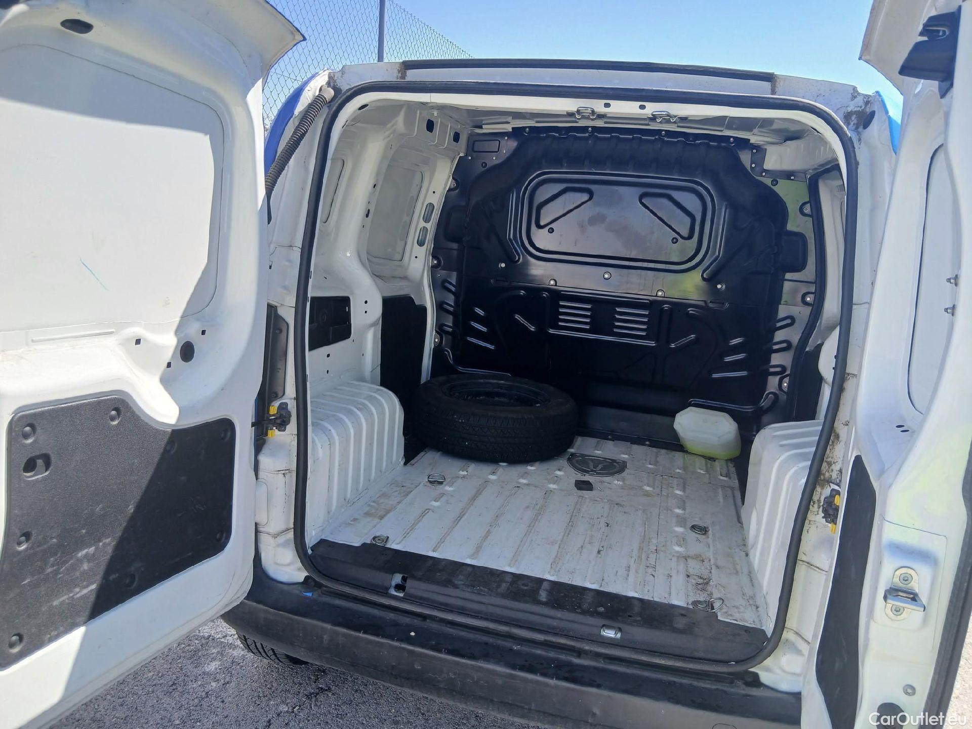  Fiat  Fiorino FIAT  / 2016 / 3P / furgón derivado de turismo Cargo Base N1 1.3 MJet 59 kW (80 CV) #9