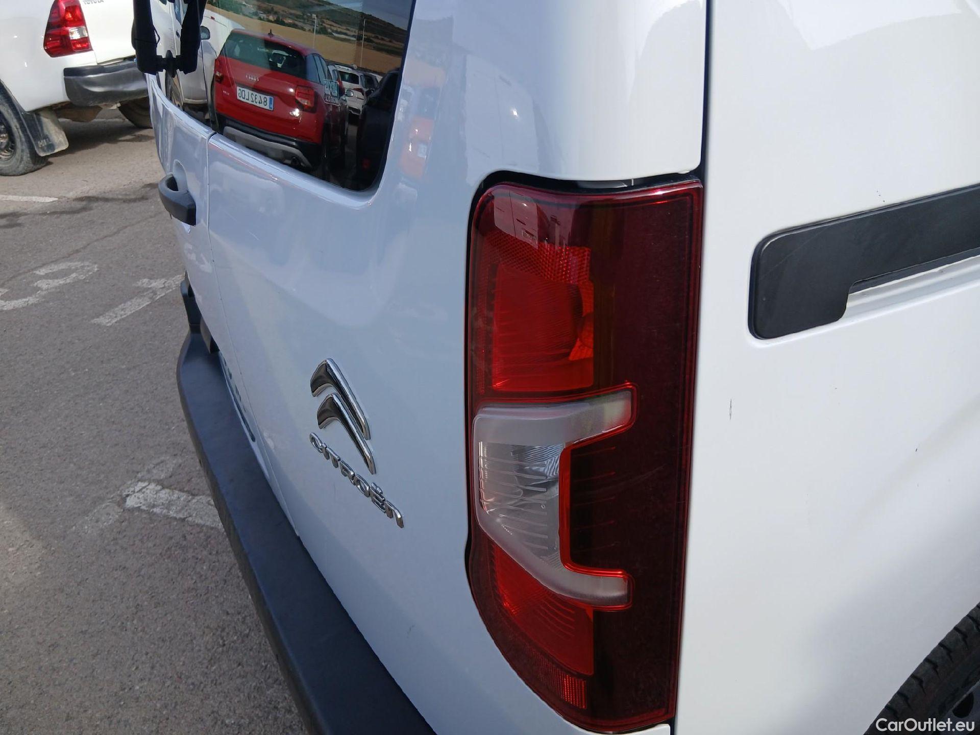  Citroen  Berlingo CITROEN  / 2018 / 4P / combi Talla M BlueHDi 100 S&S LIVE PACK BUSINE (AC) #17