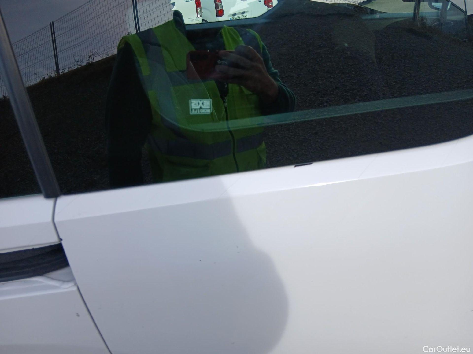  Citroen  Berlingo CITROEN  / 2018 / 4P / combi Talla M BlueHDi 100 S&S LIVE PACK BUSINE (AC) #23