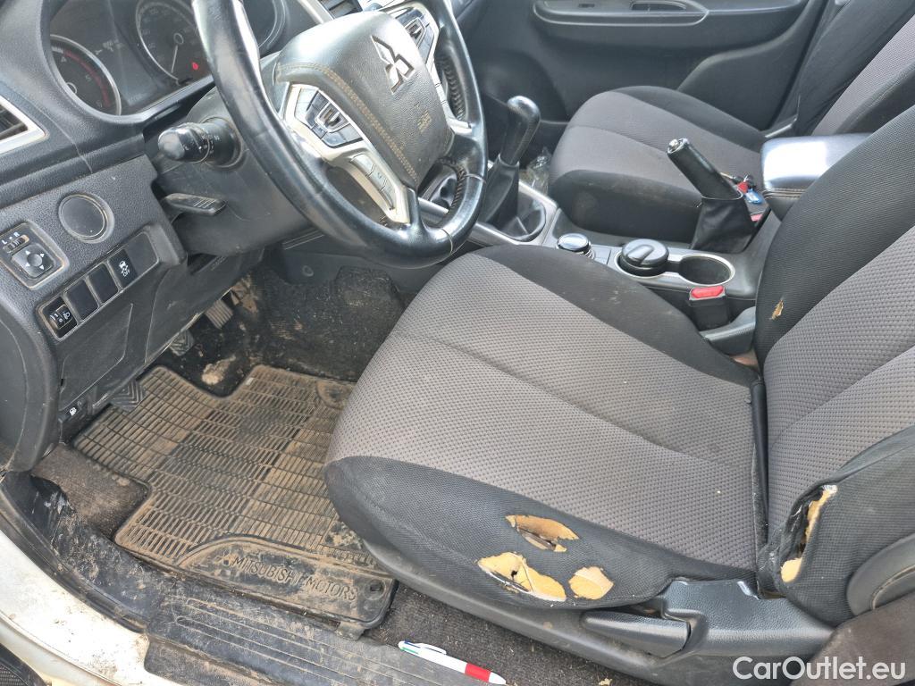  Mitsubishi  L200 MITSUBISHI  / 2019 / 4P / pickup C/C 220 DI-D M-Pro #69