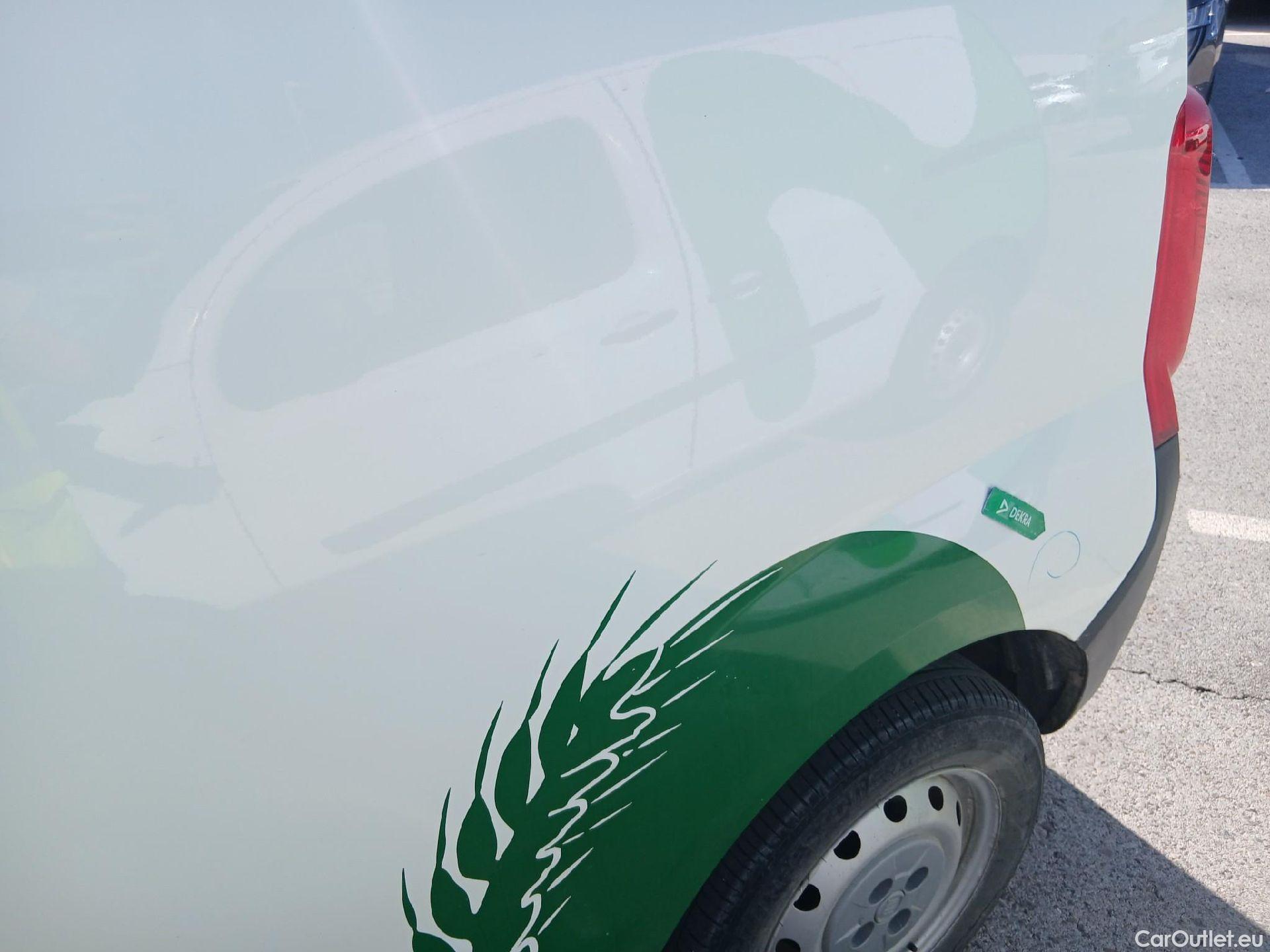  Fiat  Fiorino FIAT  / 2016 / 4P / furgón derivado de turismo Cargo SX N1 1.3 MJet 70 kW (95 CV) #11