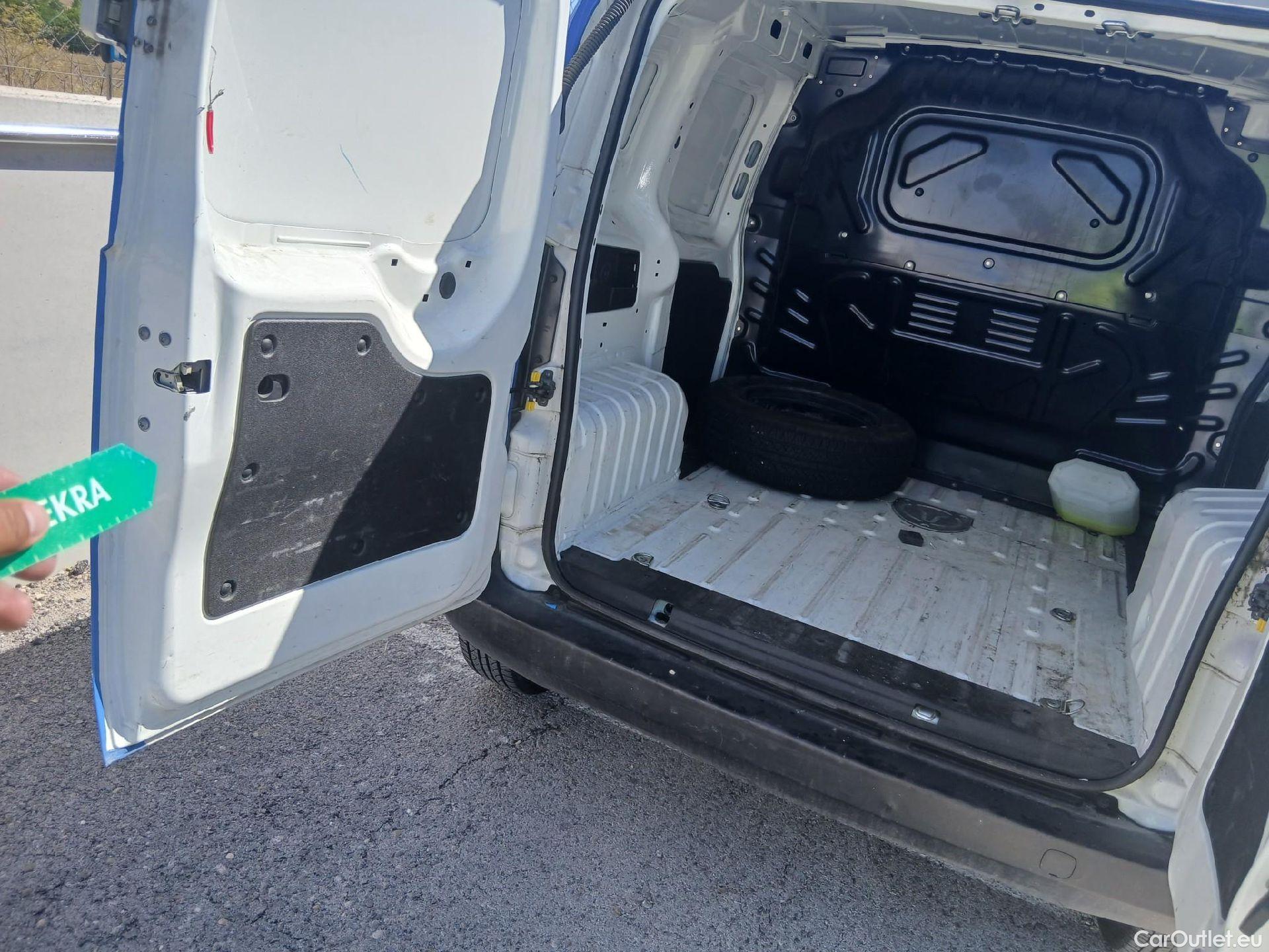  Fiat  Fiorino FIAT  / 2016 / 3P / furgón derivado de turismo Cargo Base N1 1.3 MJet 59 kW (80 CV) #10