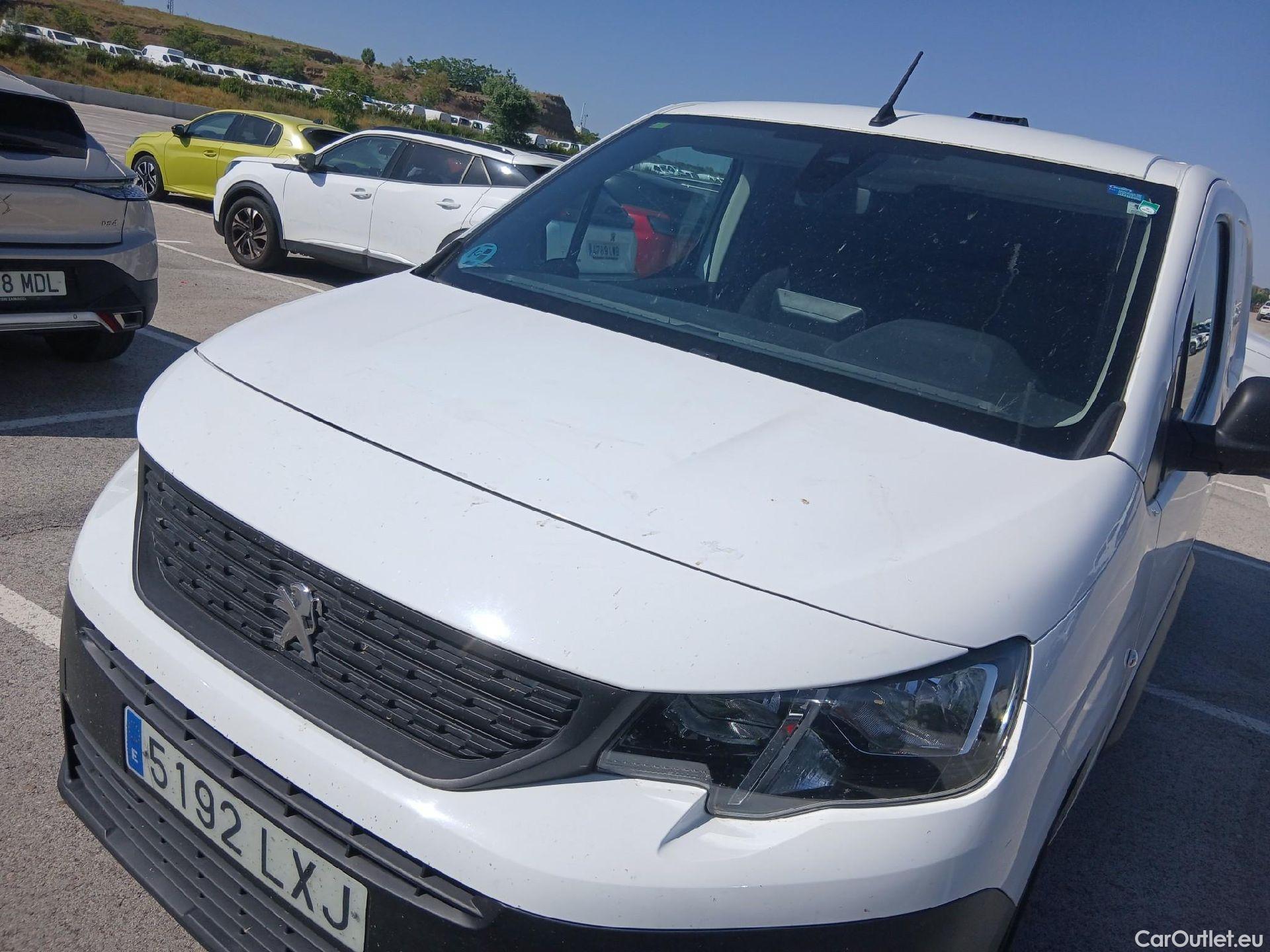  Peugeot  Partner PEUGEOT  / 2018 / 4P / furgón derivado de turismo Premium Long 1000kg BlueHDi 73kW #27