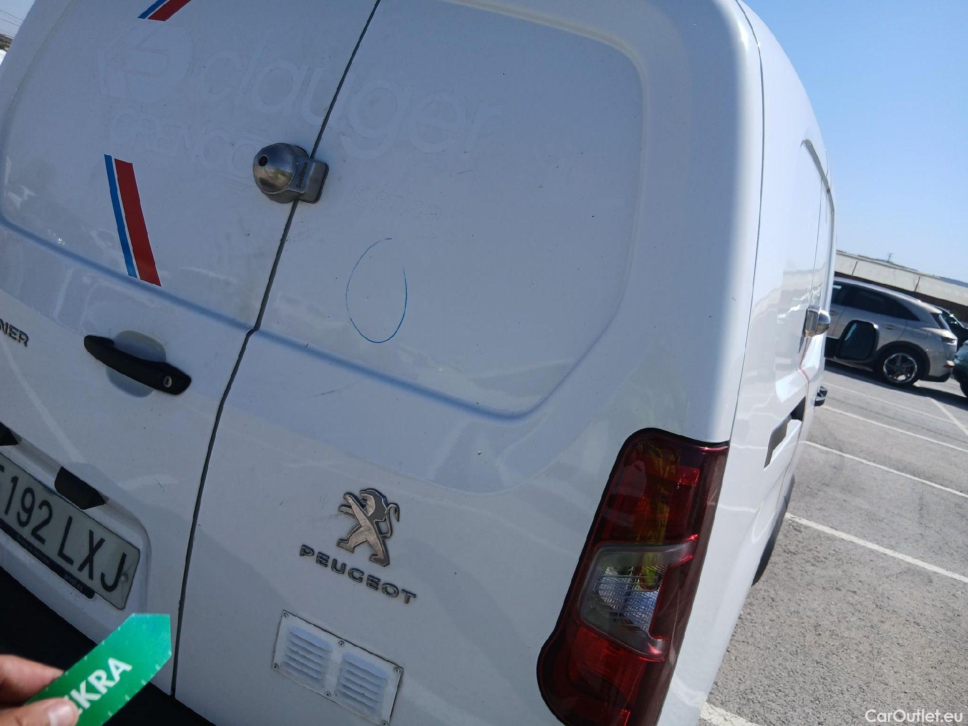  Peugeot  Partner PEUGEOT  / 2018 / 4P / furgón derivado de turismo Premium Long 1000kg BlueHDi 73kW #17