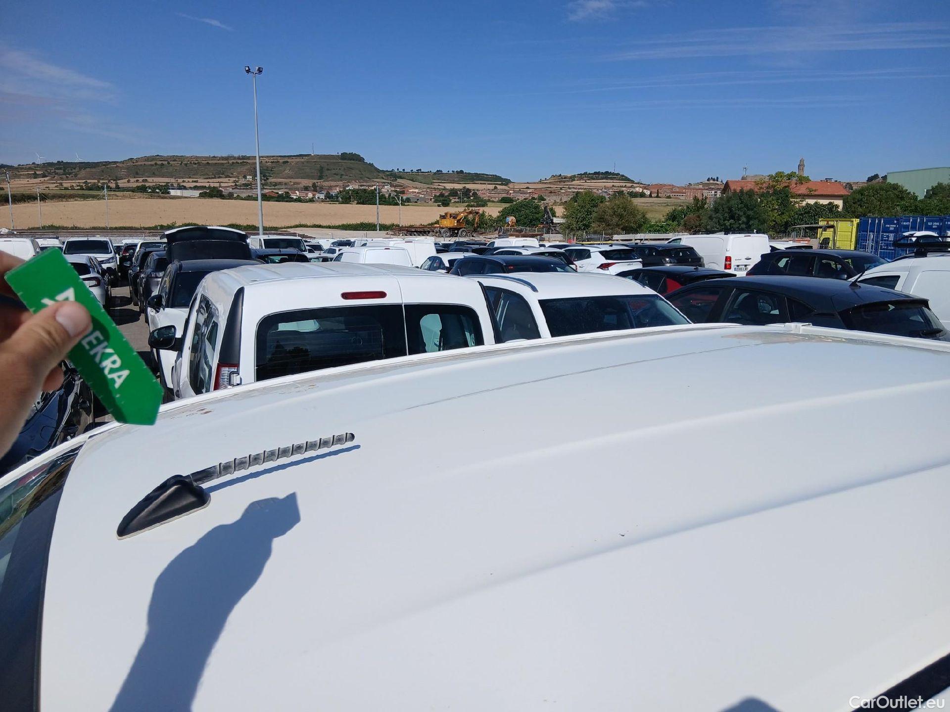 Toyota  Hilux TOYOTA  / 2016 / 4P / pickup 2.4 D-4D Cabina Doble GX #11