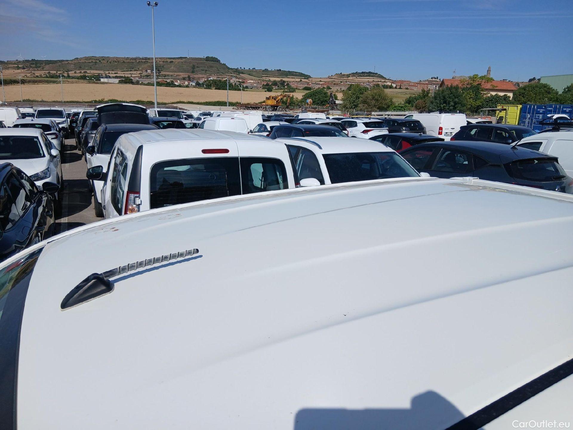  Toyota  Hilux TOYOTA  / 2016 / 4P / pickup 2.4 D-4D Cabina Doble GX #12