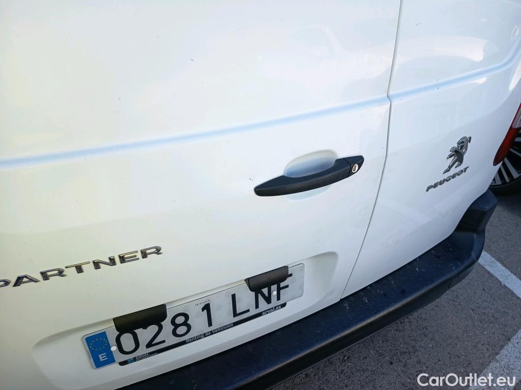  Peugeot  Partner PEUGEOT  / 2018 / 3P / furgón derivado de turismo Pro Standard 600kg BlueHDi 73kW (AC) #28