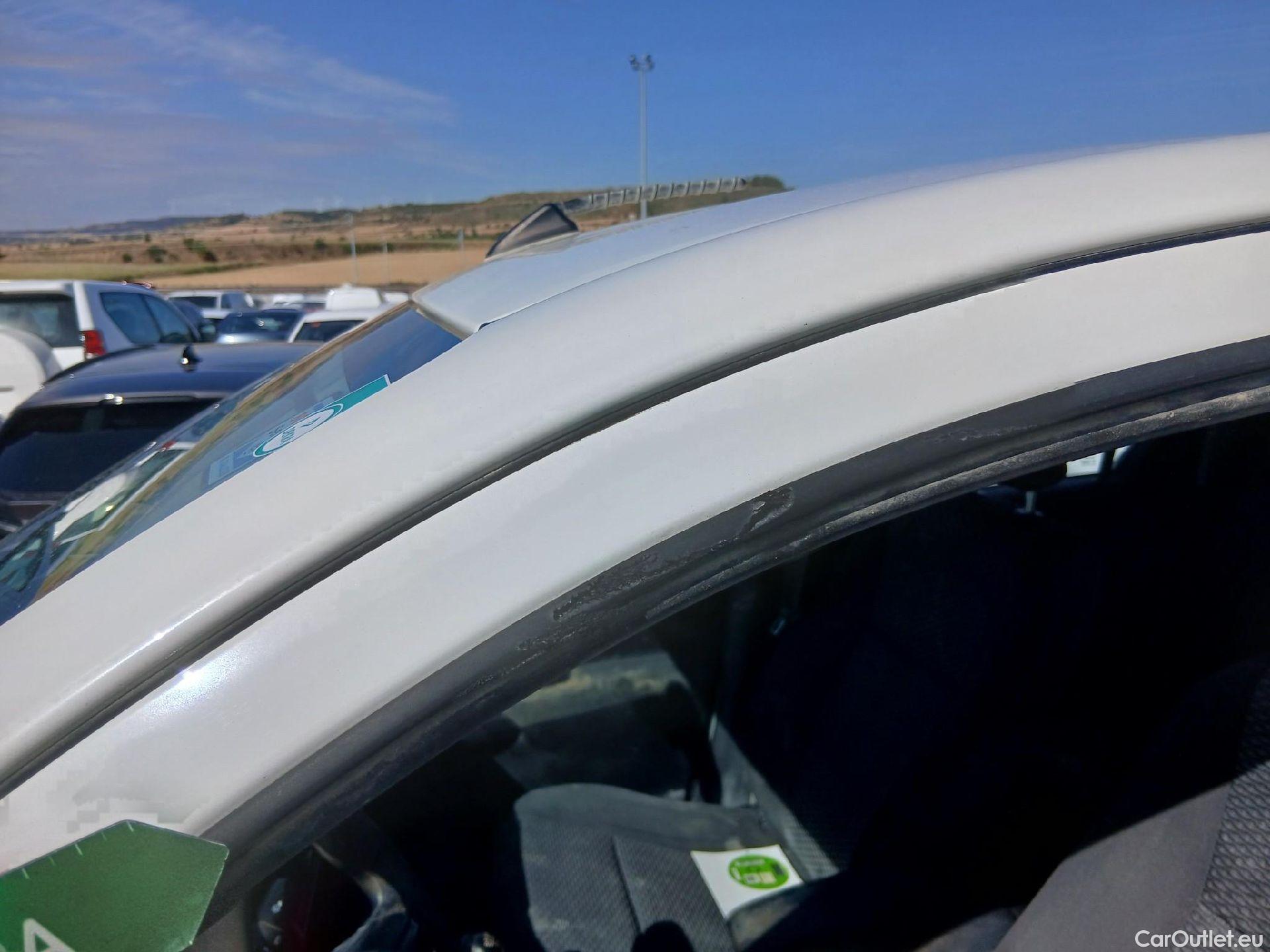 Toyota  Hilux TOYOTA  / 2016 / 4P / pickup 2.4 D-4D Cabina Doble GX #41
