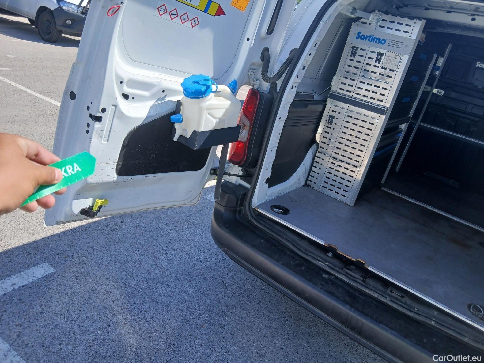  Peugeot  Partner PEUGEOT  / 2018 / 4P / furgón derivado de turismo Premium Long 1000kg BlueHDi 73kW #2