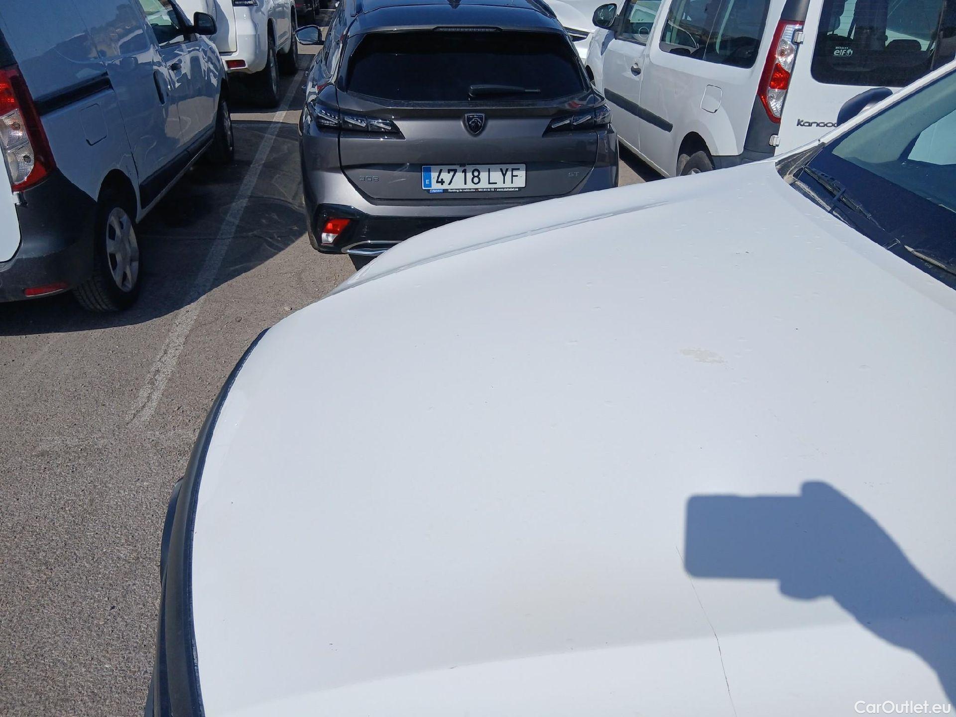  Toyota  Hilux TOYOTA  / 2016 / 4P / pickup 2.4 D-4D Cabina Doble GX #2