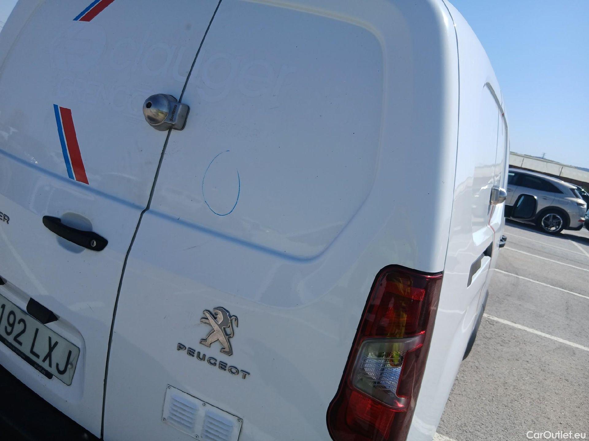  Peugeot  Partner PEUGEOT  / 2018 / 4P / furgón derivado de turismo Premium Long 1000kg BlueHDi 73kW #18