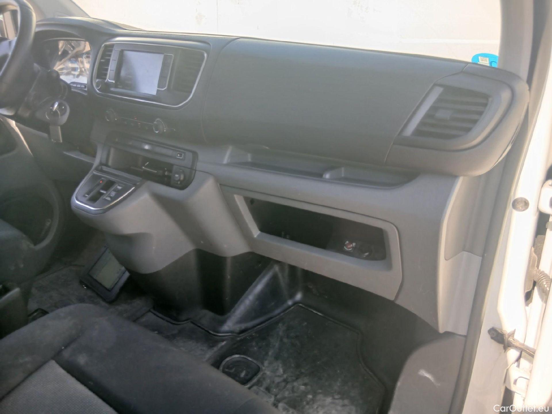  Opel  Vivaro OPEL -e / 2019 / 4P / furgón BEV 330 Select L Std #74