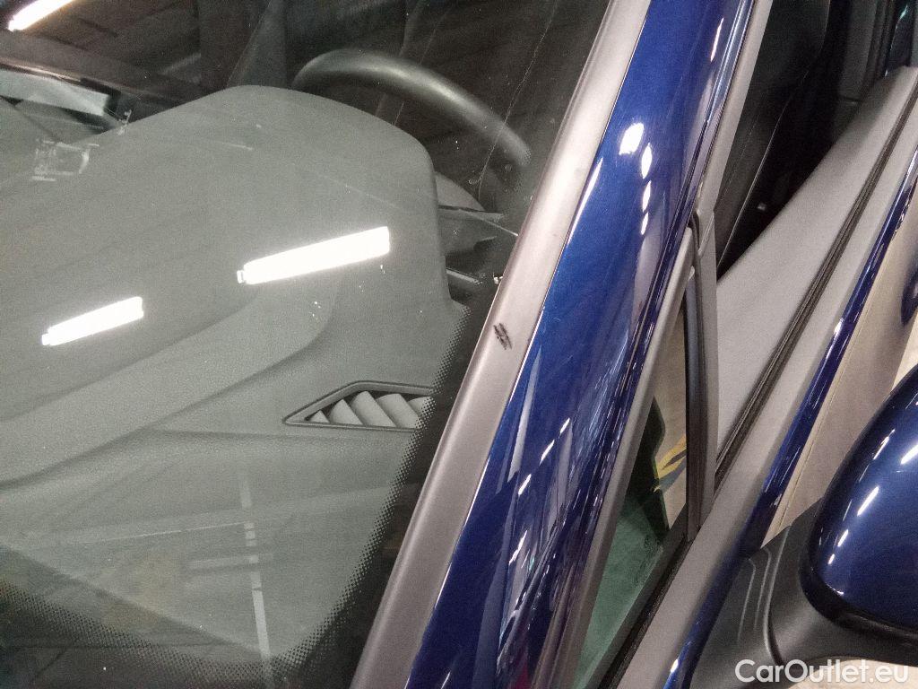  Volkswagen  Golf  eTSI 110 R-Line FE Aut #3