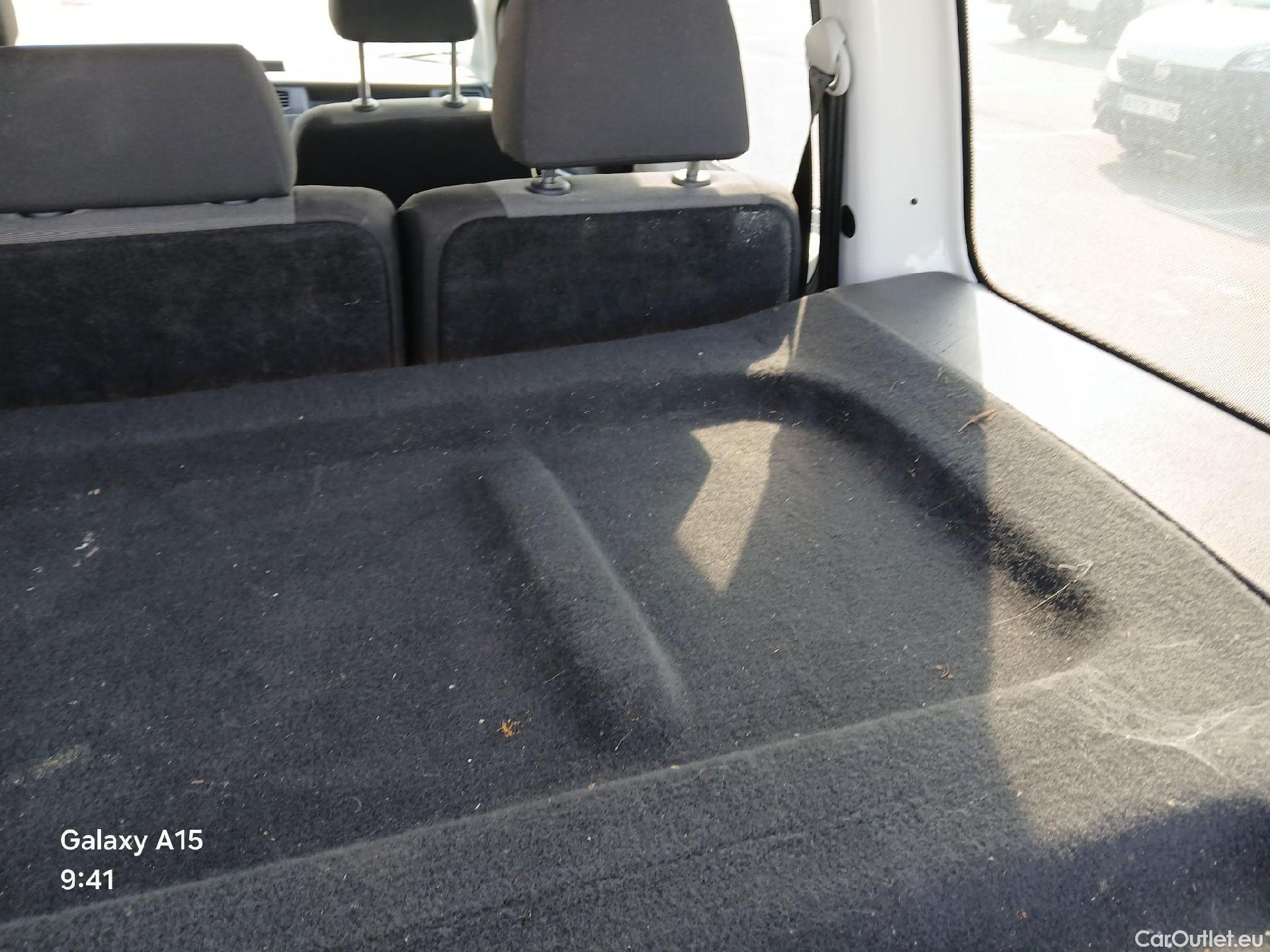  Volkswagen  Caddy VOLKSWAGEN  / 2015 / 4P / combi Profesional Kombi 2.0 TDI 55kW BMT #4