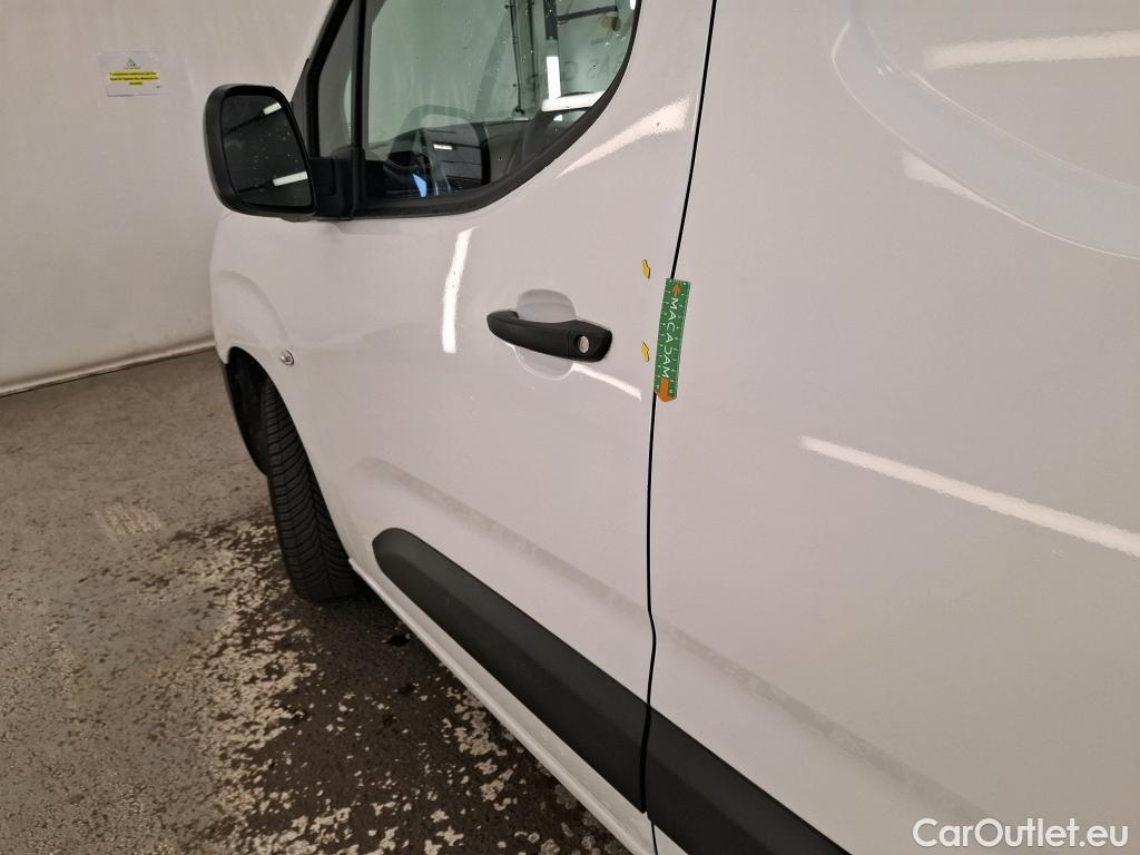  Opel  Combo OPEL  / 2018 / 4P / Fourgonnette 1.5 diese 100ch L2H1/augme CARGO PACK C #3