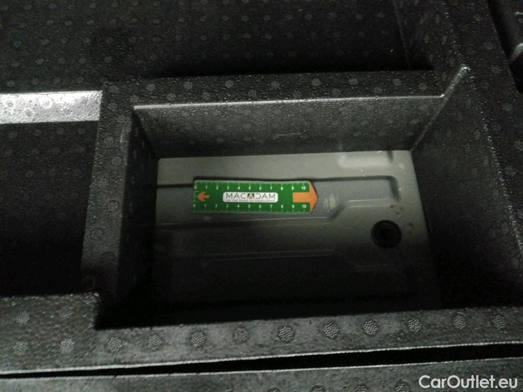  Citroen  C5 Aircross CITROEN  / 2022 / 5P / SUV Hybride rechargeable 225 e-EAT8 Feel #9
