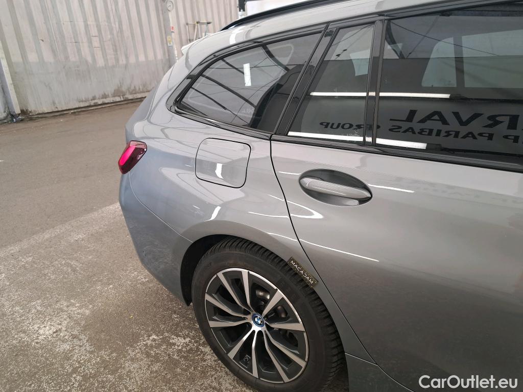 Bmw  Serie 3 BMW Série 3 Touring / 2022 / 5P / Break 330e xDrive 292 Busi Design BVA8 Hybride #1