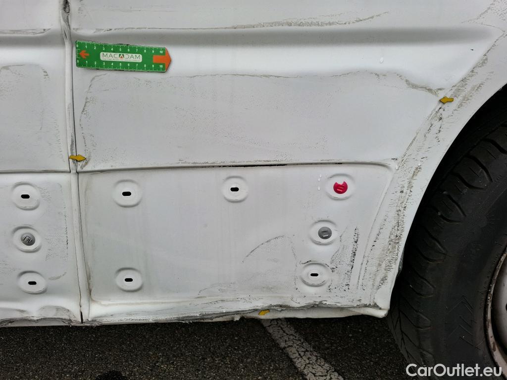  Nissan  Primastar NISSAN  4p Combi L2H1 2900KG 2.0 DCI 115 Acenta #19
