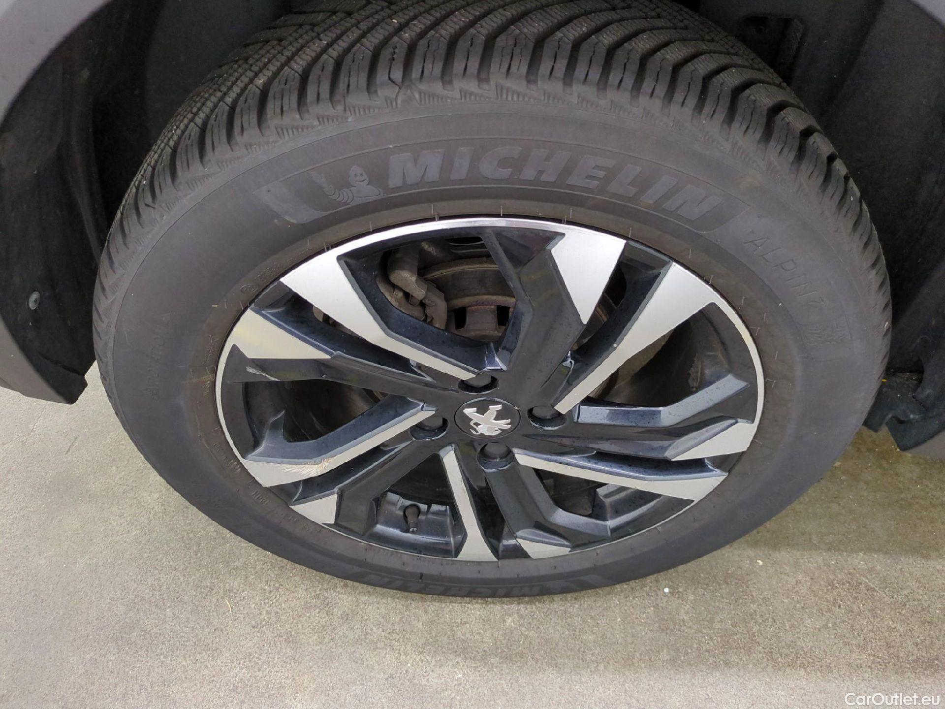  Peugeot  2008  Allure Business 1.2 PureTech 130CV BVA8 E6d #42