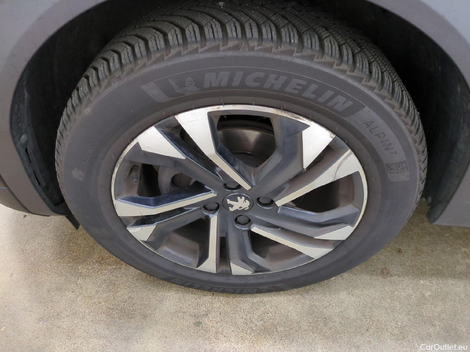  Peugeot  2008  Allure Business 1.2 PureTech 130CV BVA8 E6d #38