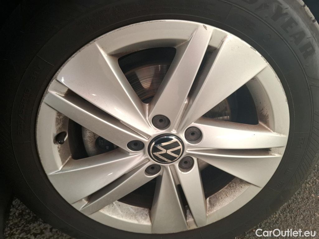  Volkswagen  Golf  VOLKSWAGEN / 2020 / 5P / Berline 1.0 eTSI OPF 110 DSG7 Life Business #23