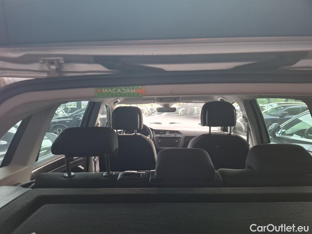  Volkswagen  Tiguan VOLKSWAGEN  / 2020 / 5P / SUV 2.0 TDI 150 DSG7 LIFE PLUS #4