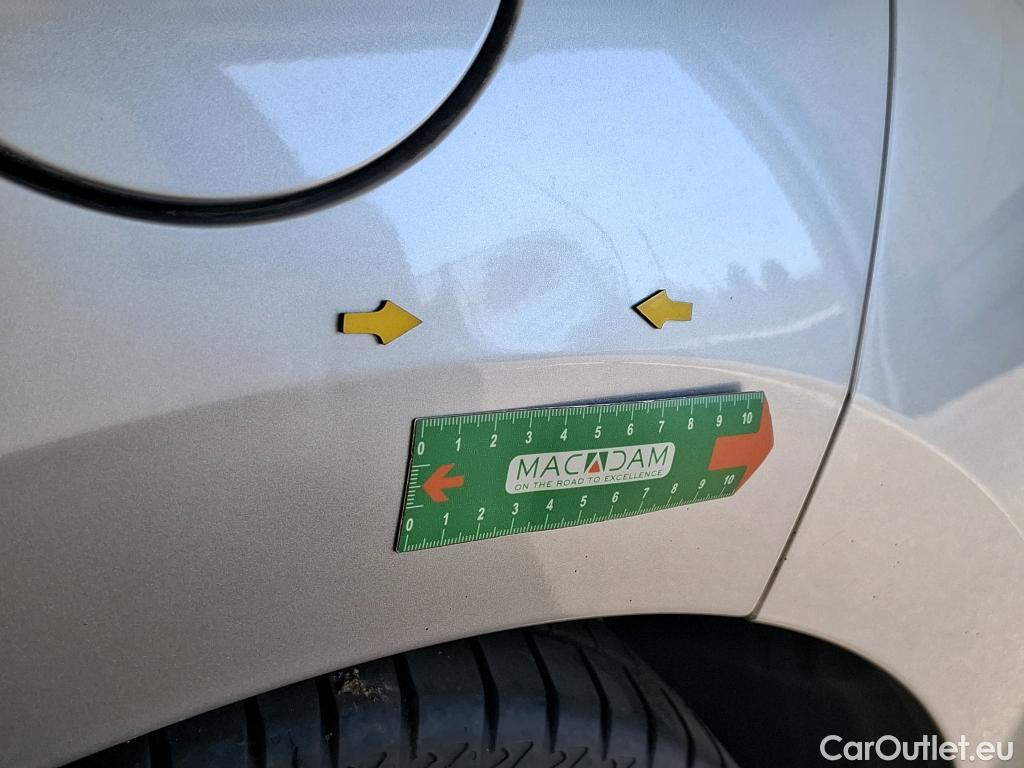  Toyota  Yaris TOYOTA  Hybride Affaires / 2019 / 5P / Berline 1.5 Hybride 116h Dynamic Business Affair #19