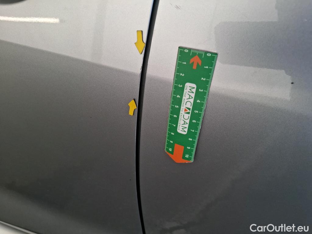  Toyota  Yaris TOYOTA  Hybride Affaires / 2019 / 5P / Berline 1.5 Hybride 116h Dynamic Business Affair #31