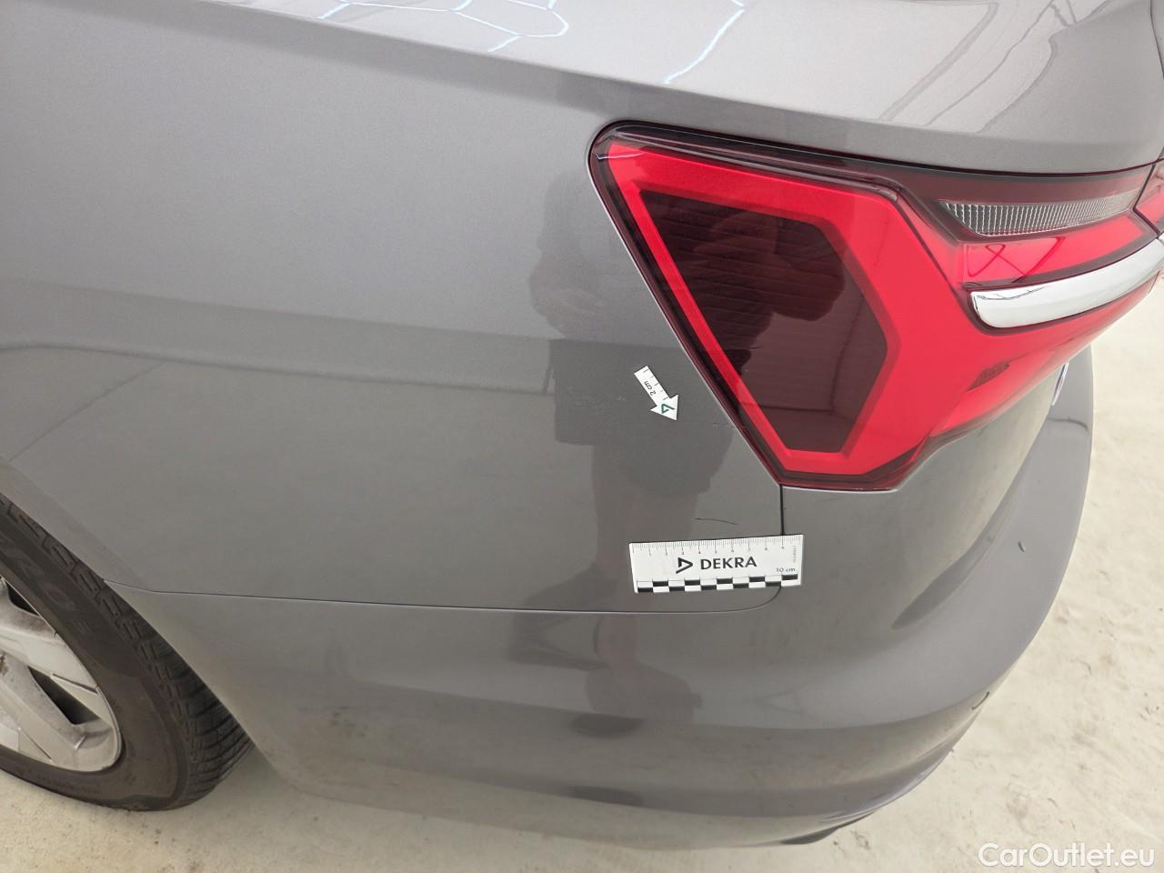  Audi  A6  Sport 40 TDI quattro #32
